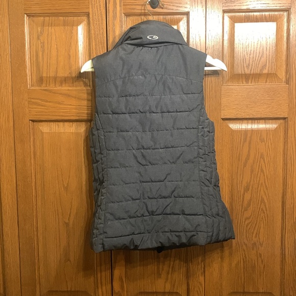 Women’s small puffy vest by Champion - Picture 4 of 5